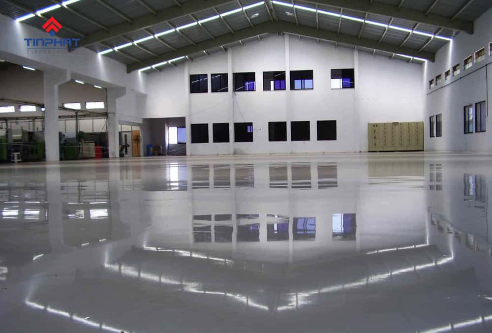 Thi-công-sơn-sàn-epoxy-sàn-nhà-xưởng