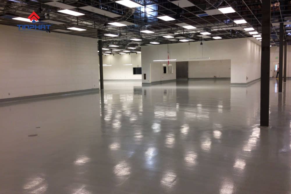 Thi-công-sơn-sàn-hệ-không-dung-môi