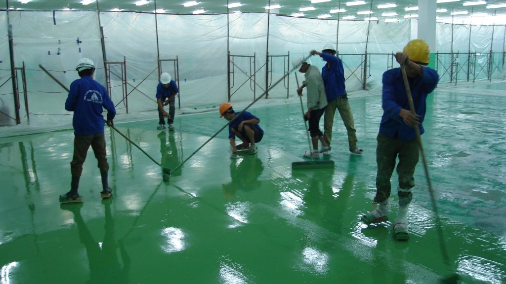 Tiến hành thi công sơn lót epoxy