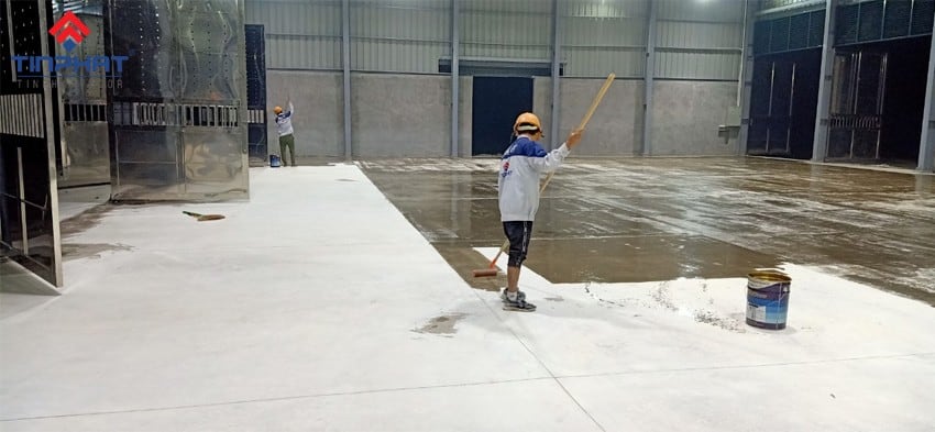 tín phát chuyên gia thi công sơn sàn epoxy uy tín