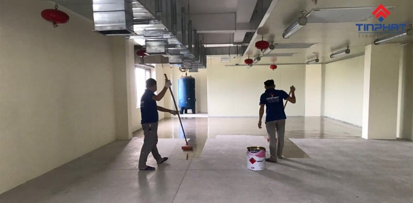 thi công lớp sơn lót 1