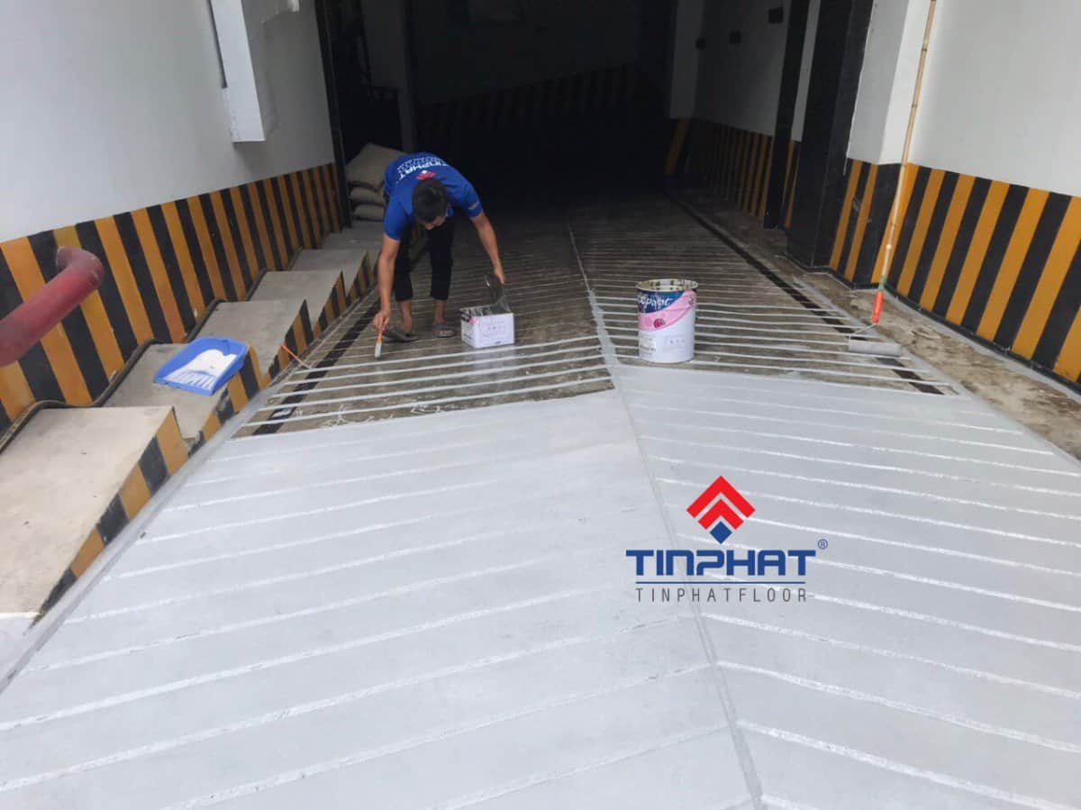 Thi công sơn Epoxy chống trơn trượt cho bề mặt dốc 