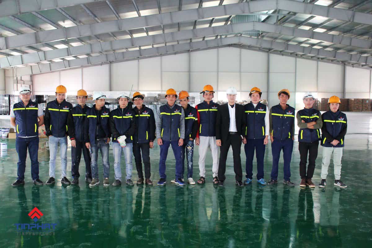 Đội ngũ thi công và kỹ thuật chuyên nghiệp của Tín Phát luôn sẵn sàng