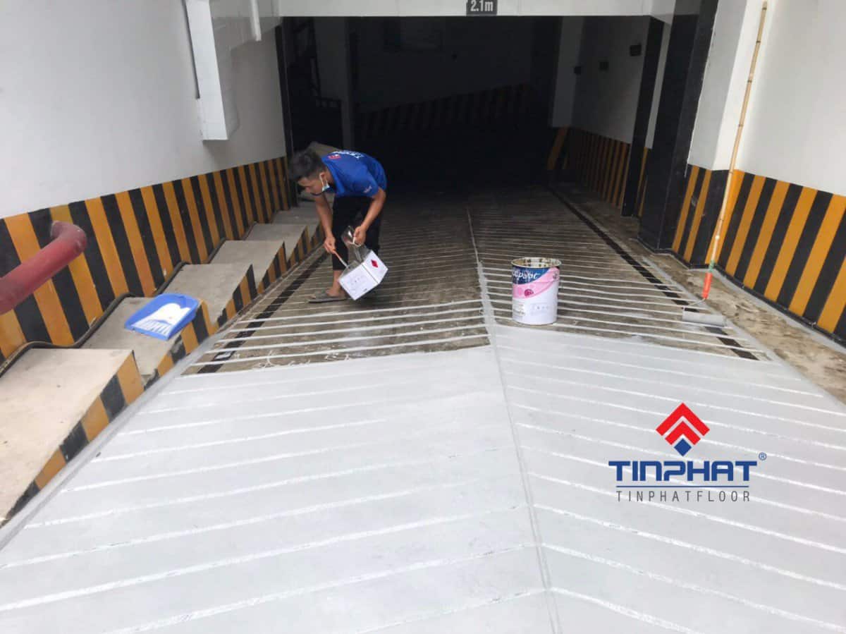 Thi công sơn Epoxy chống trượt khu vực dốc hầm gửi xe