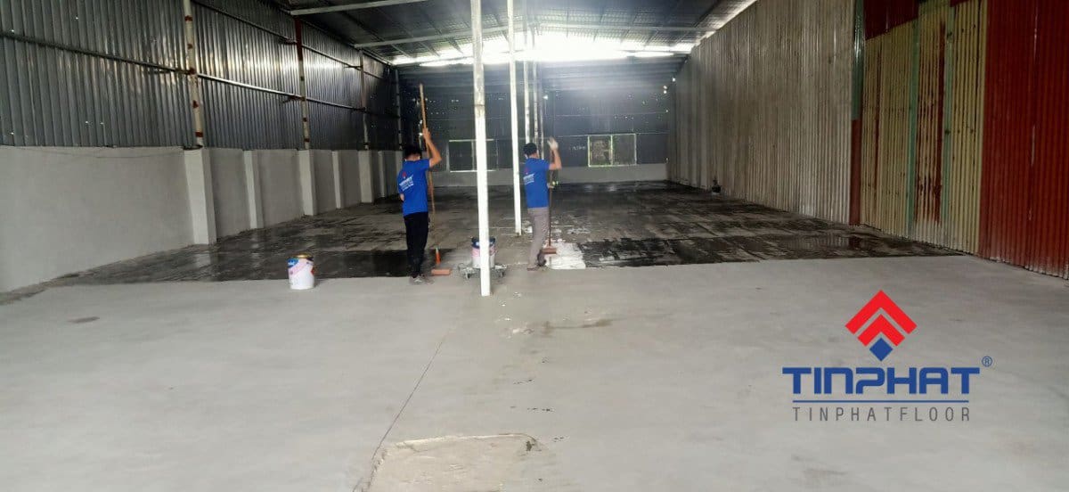 Sơn lót trước khi thi công sơn Epoxy tự san phẳng