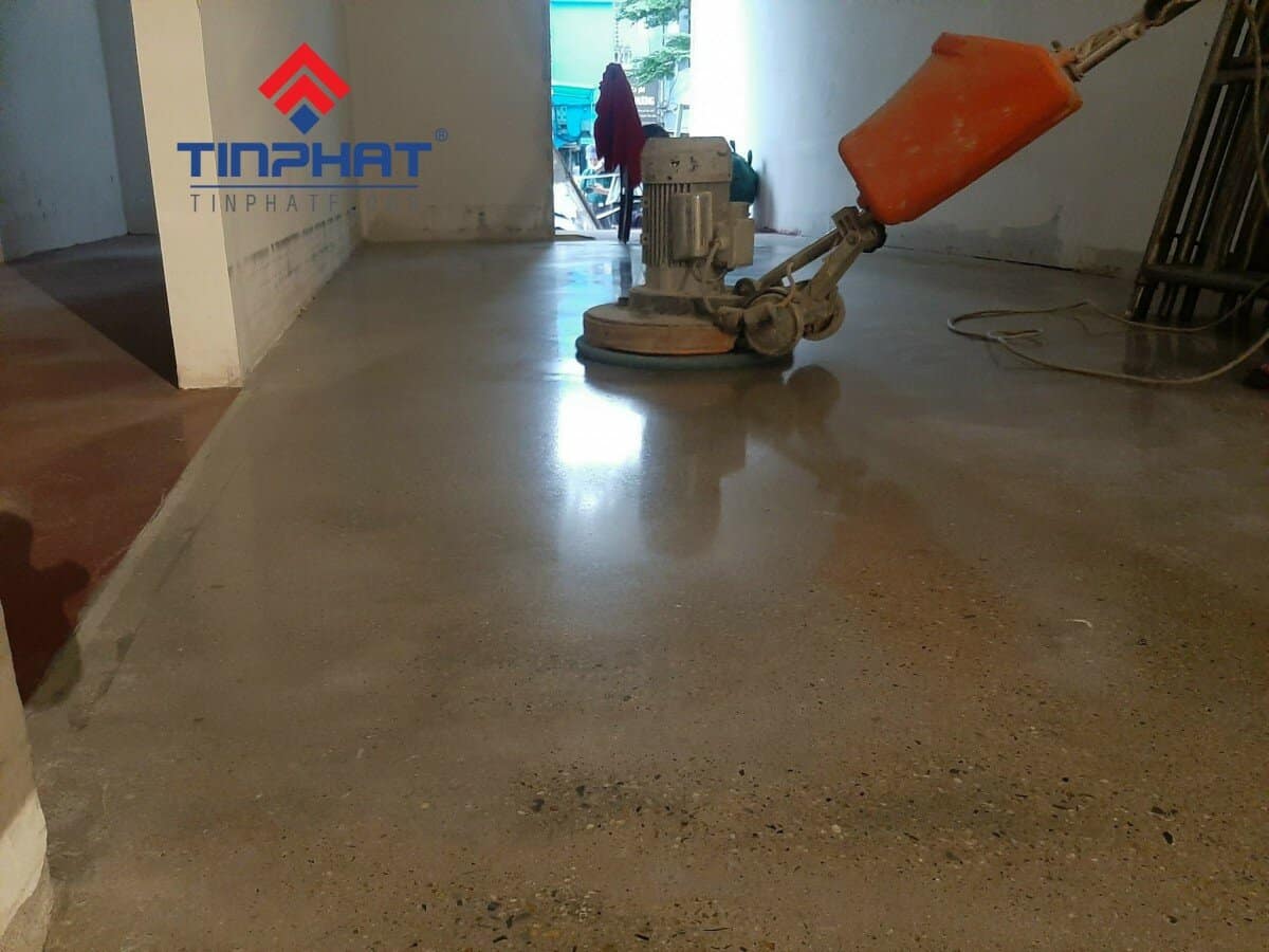 Xử lý sàn trước khi mài bóng