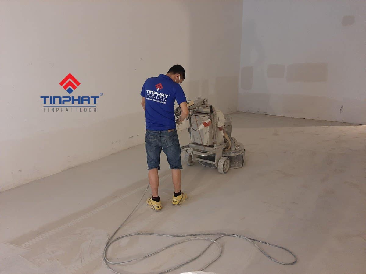 Xử lý sàn trước khi mài bóng