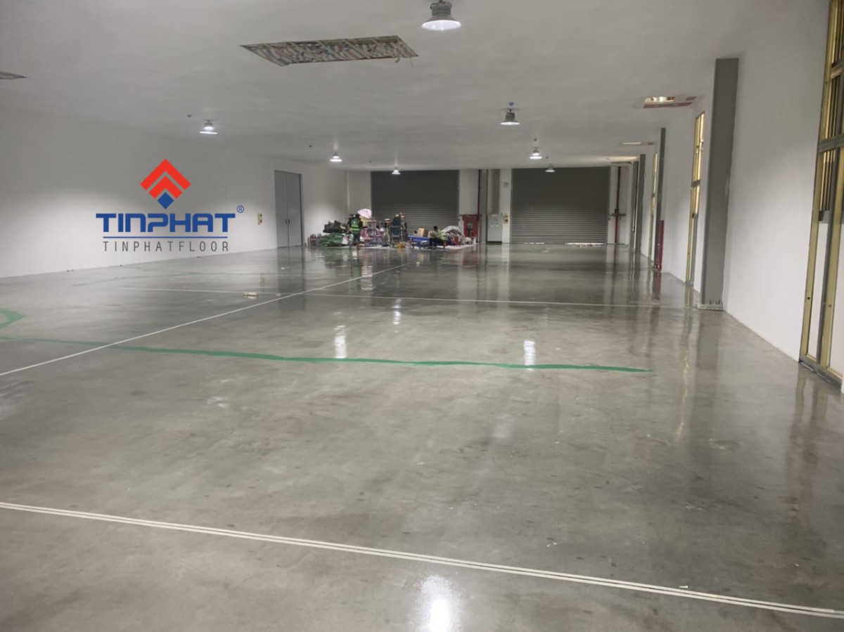 Bề mặt cũ của kho dược trước khi thi công sơn 