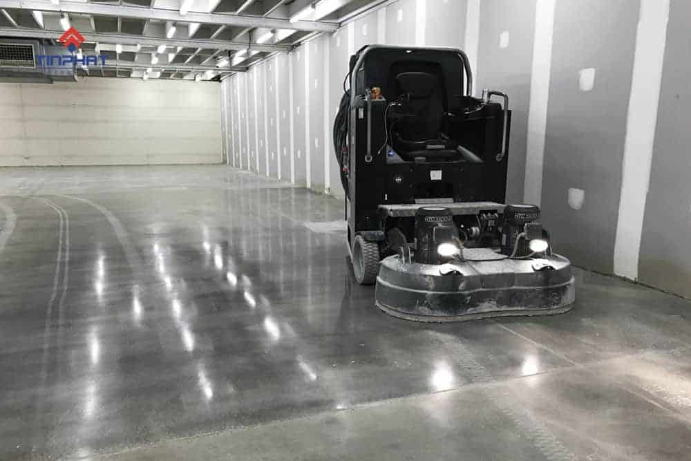 Bề mặt sàn bê tông mới thường giúp giảm chi phí thi công vì không phải cải tạo