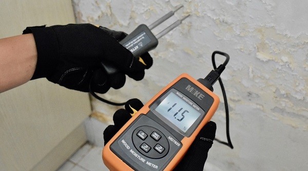 Đảm bảo độ ẩm của sàn bê tông trước khi sơn 