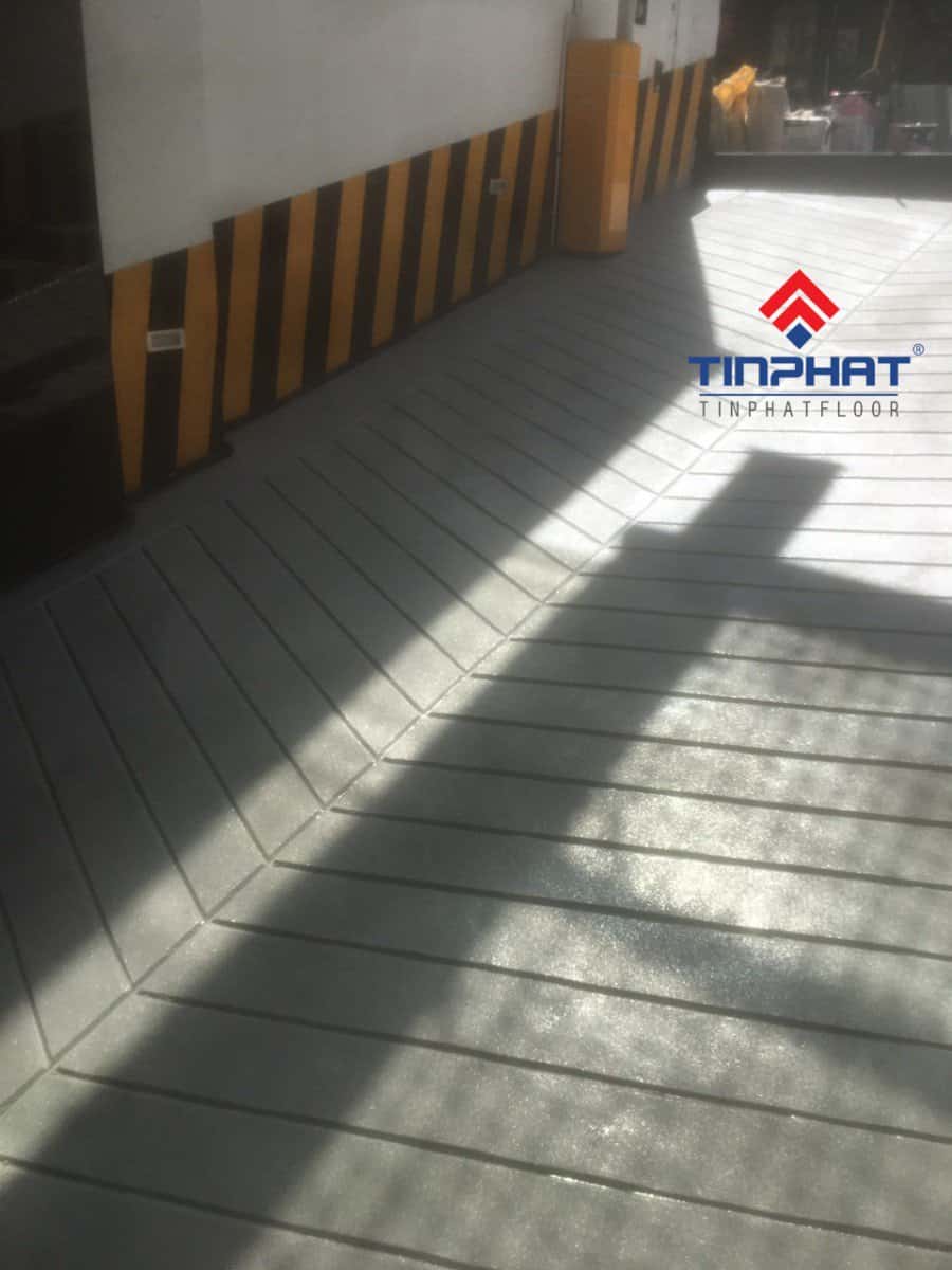 Thi công sơn Epoxy chống trơn trượt tại dốc hầm gửi xe