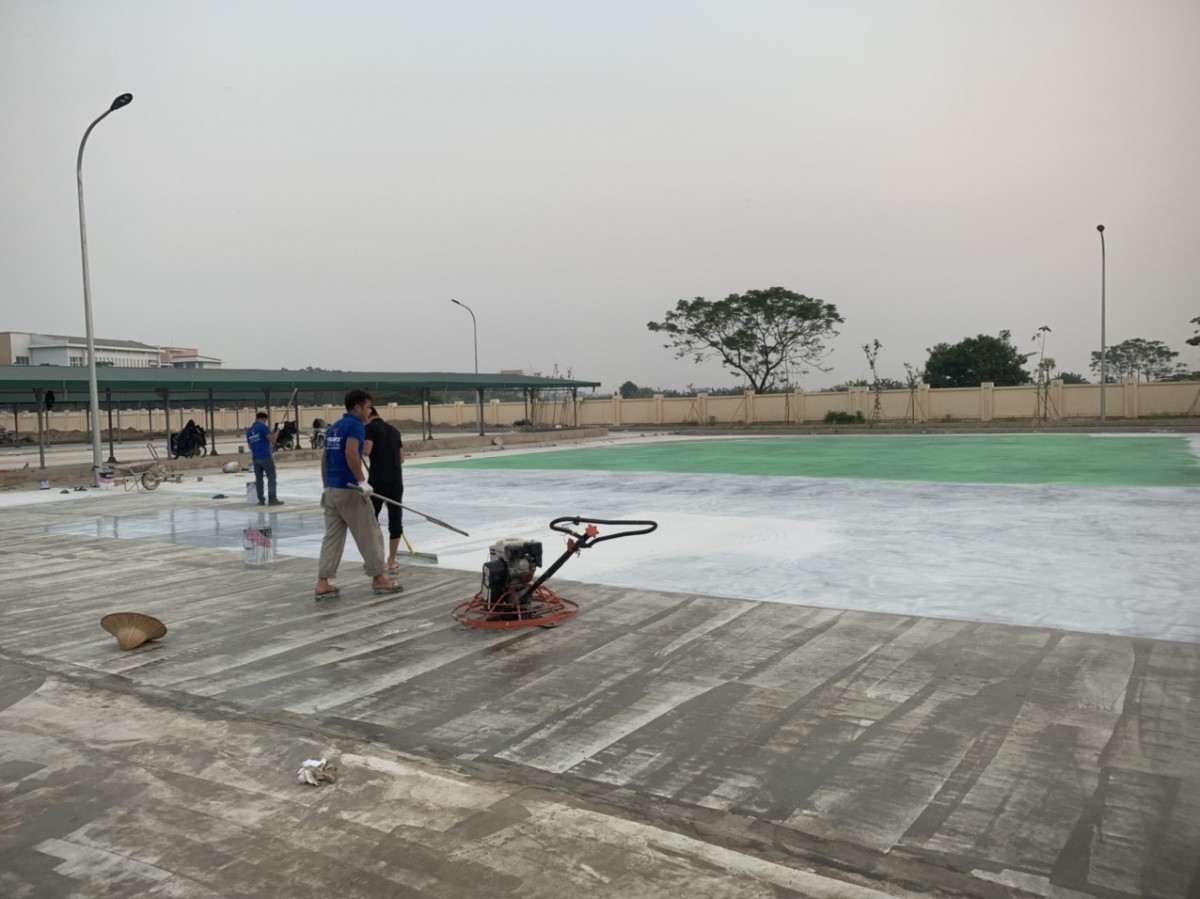 Làm sạch bề mặt trước khi thi công.