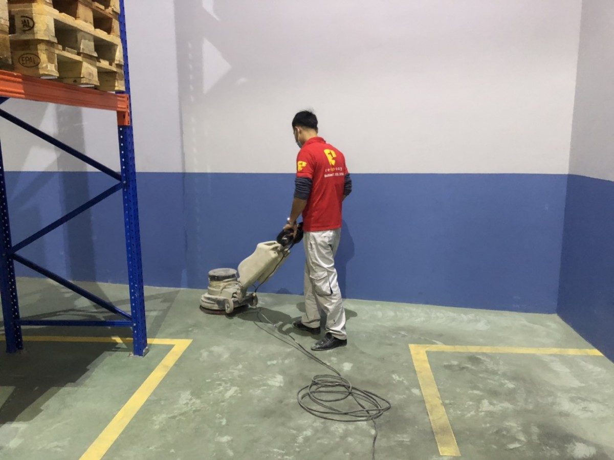 Mài phẳng cải tạo lại sàn cũ đã sơn trước đó