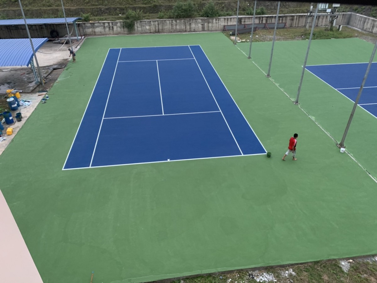 Hoàn thiện công trình lăn sơn Epoxy sân thể thao