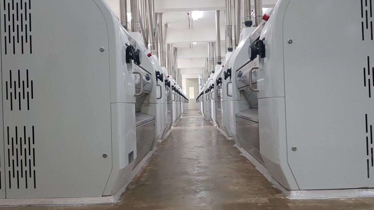 Bề mặt sàn trước khi thu công sơn PU