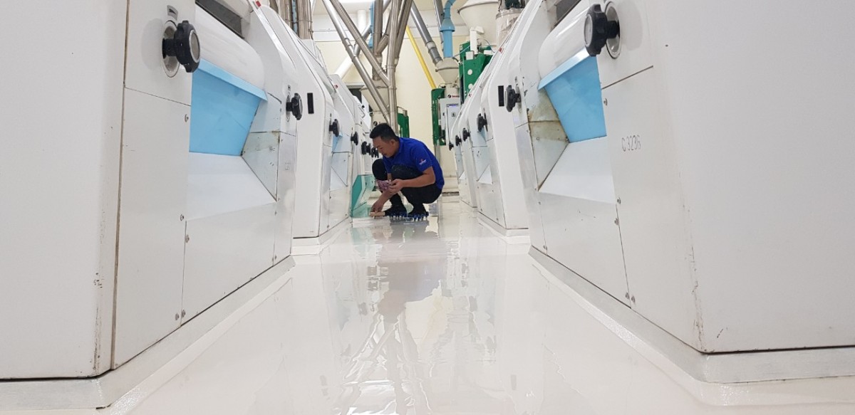 Thi công sơn Epoxy tự san phẳng 