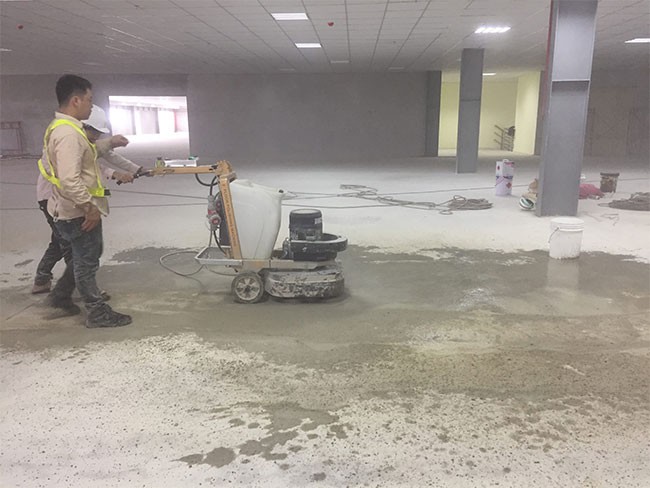 Công đoạn mài sàn