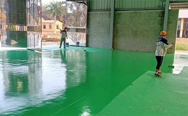 Phương pháp thi công ảnh hưởng đến giá sơn epoxy