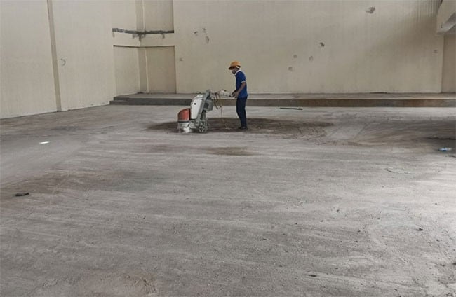 Giá thi công sơn epoxy chịu ảnh hưởng bởi nhiều yếu tố
