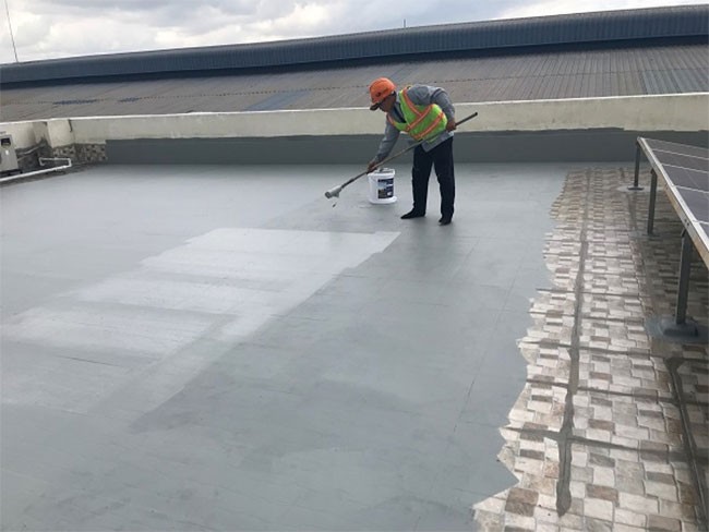 Sân thượng chịu ảnh hướng trực tiếp bởi thời tiết