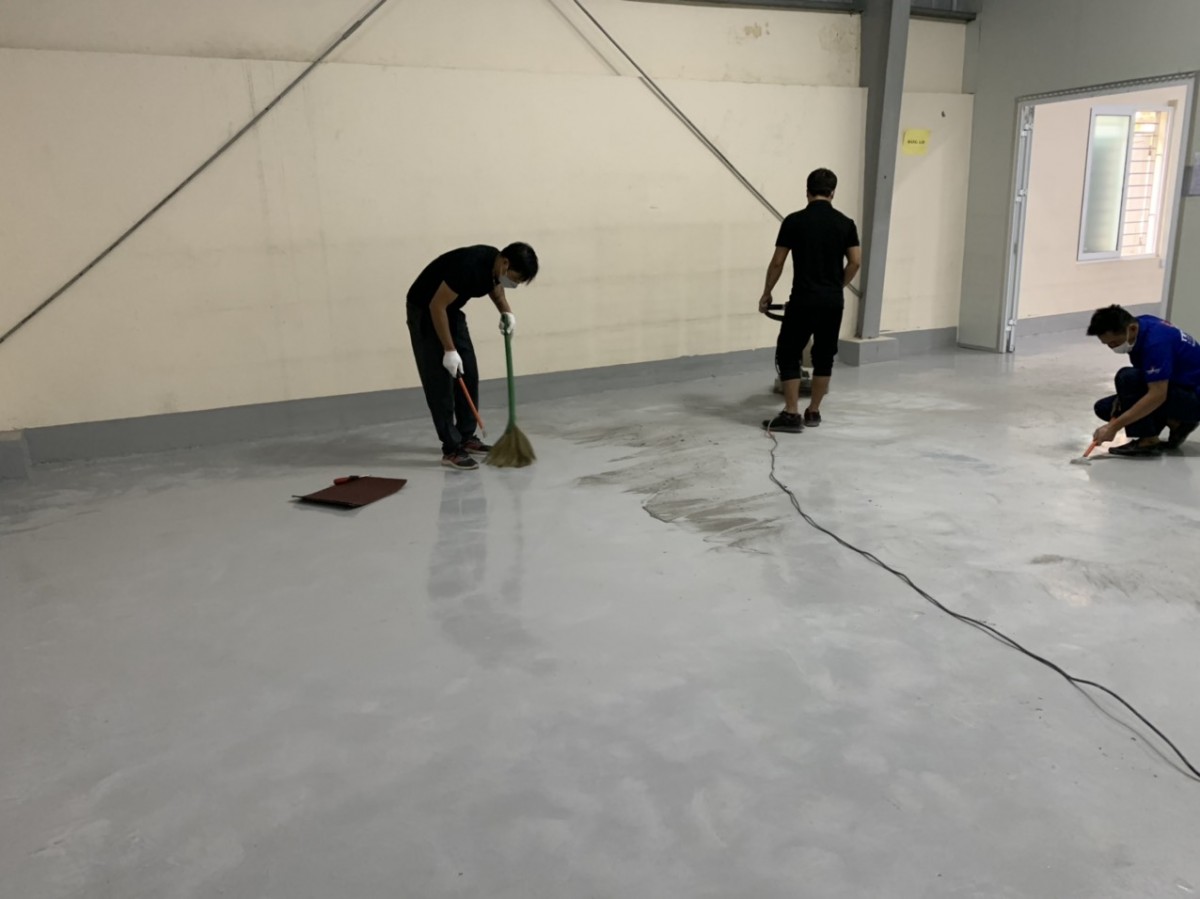 Xử lý bề mặt sàn trước khi thi công
