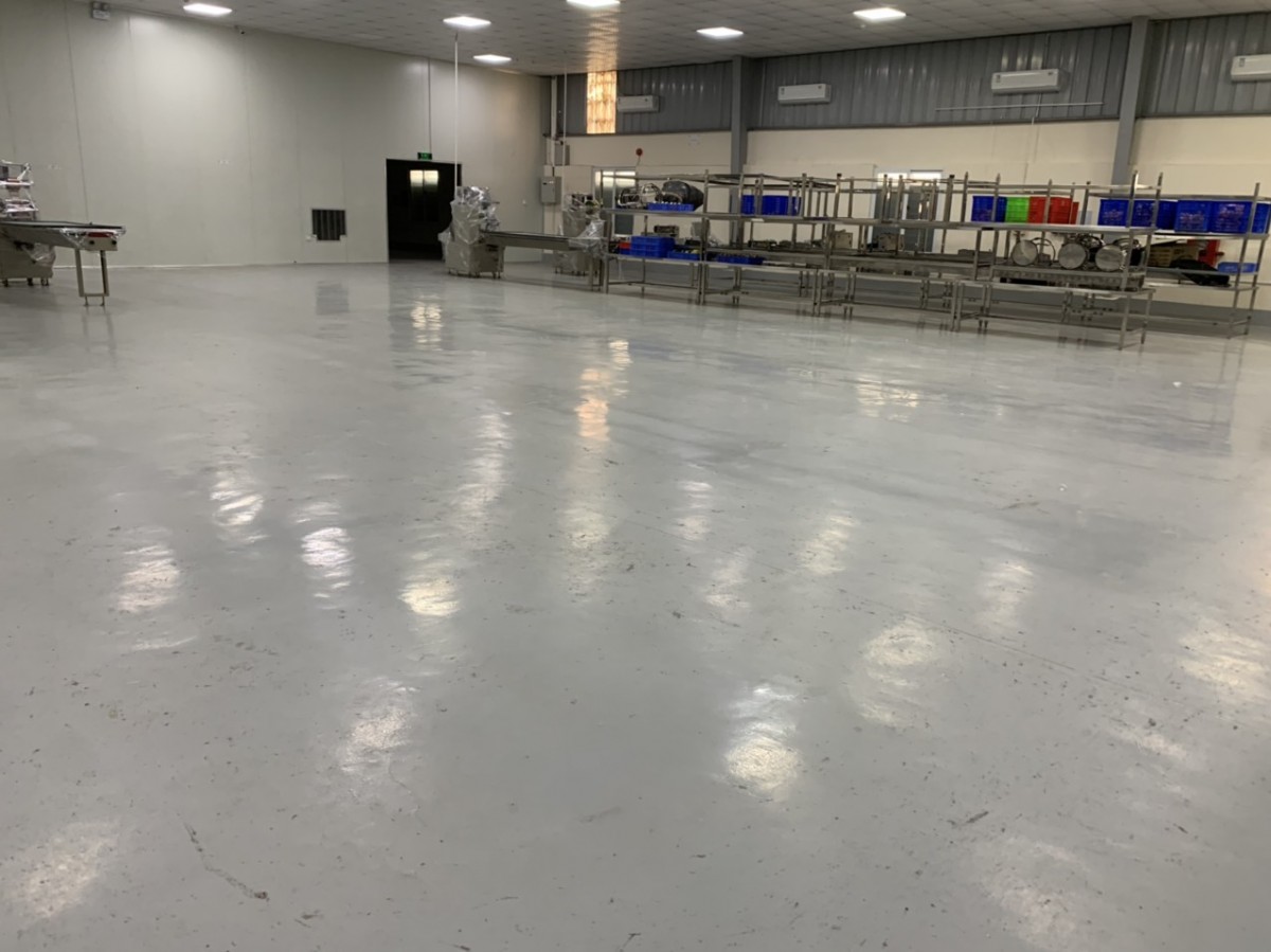 Công trình sơn sàn bê tông với sơn Epoxy đã qua sử dụng cần cải tạo sau nhiều năm