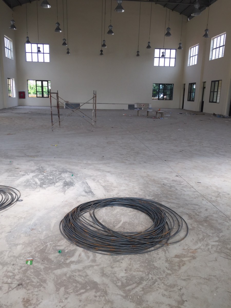 Chuẩn bị bề mặt bê tông cần được tiến hành loại bỏ bụi bẩn