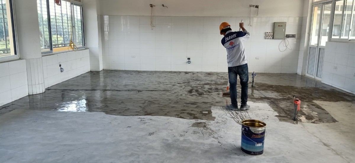 Có khả năng chị trong lực tốt, giúp bề mặt sàn luôn căng bóng