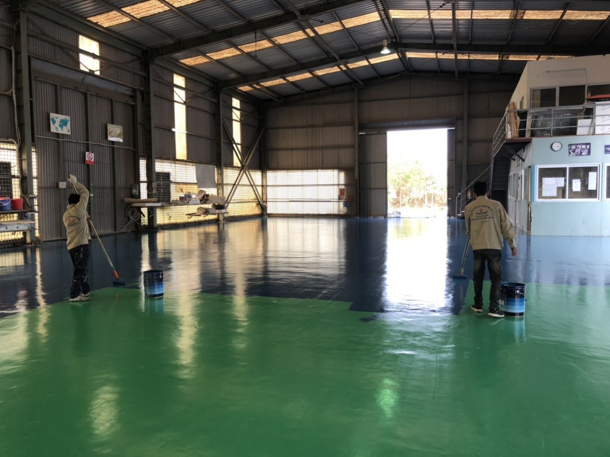 Sơn epoxy có công dụng tạo độ bóng, mịn, nâng cao tính thẩm mỹ cho mặt sàn