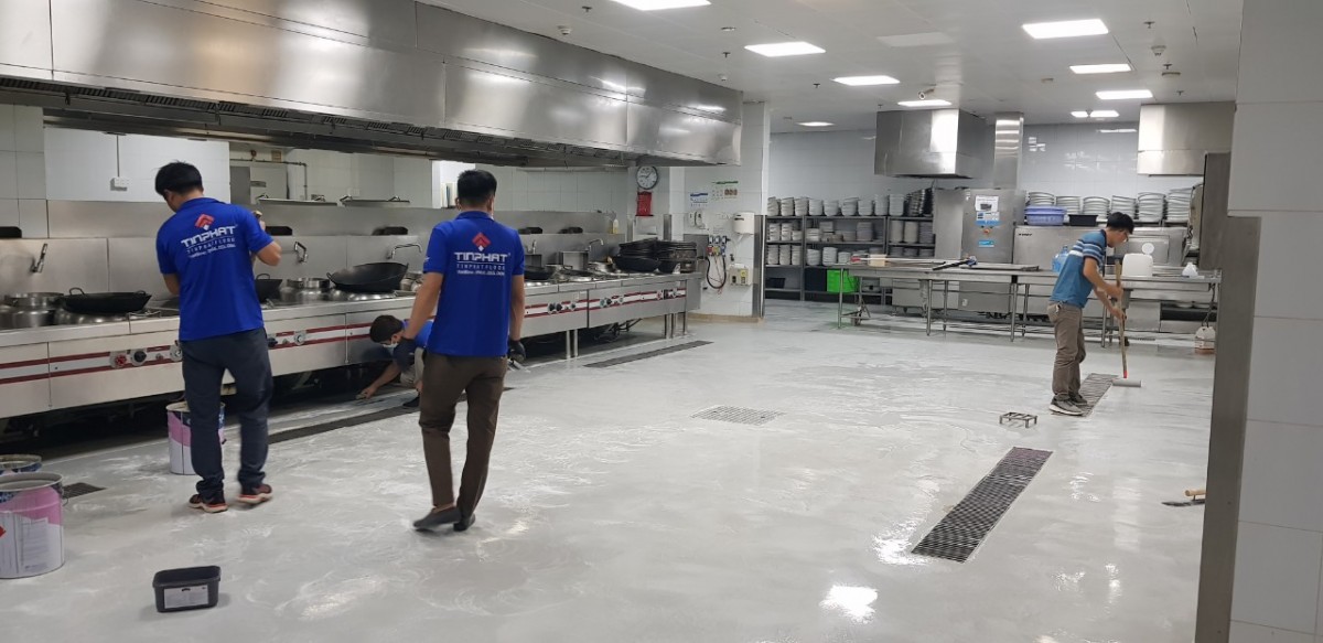 Sơn sàn epoxy giúp cho nền xướng có tính thẩm mỹ và tăng độ bền cho công trình