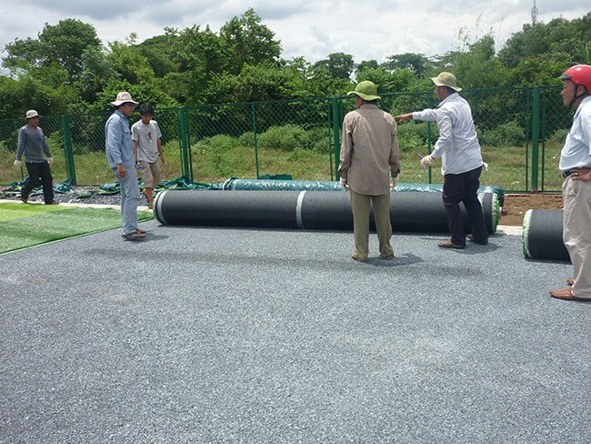 2.3. Trải đá base và mạt