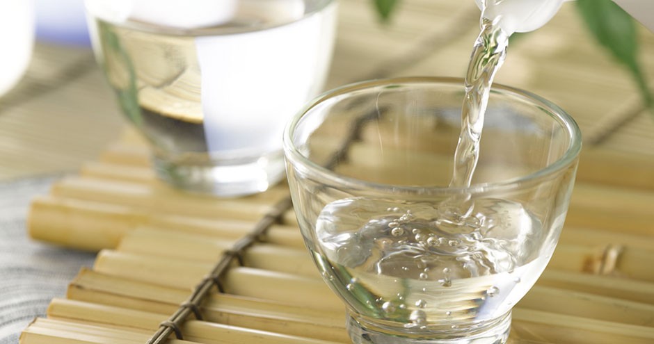 cach-lam-sach-reu-o-san-be-tong