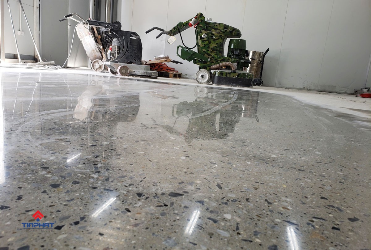 thue-may-mai-san-be-tong-da-nang