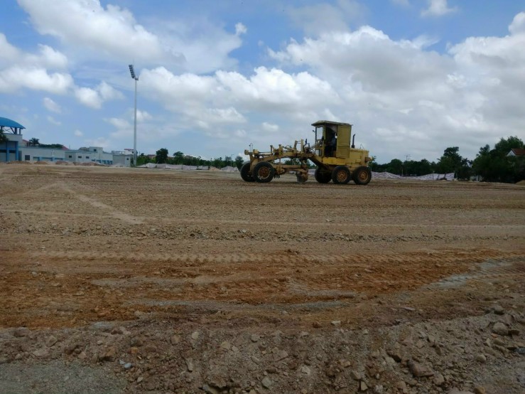 thi công sân cỏ nhân tao