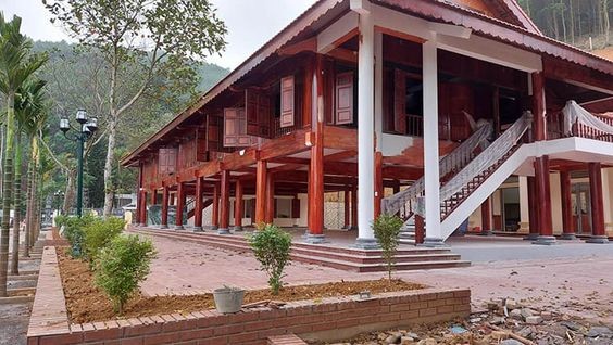 nhà sàn bê tông giả gỗ