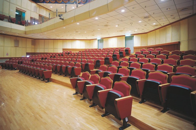 thi-cong-hoi-truong-da-nang