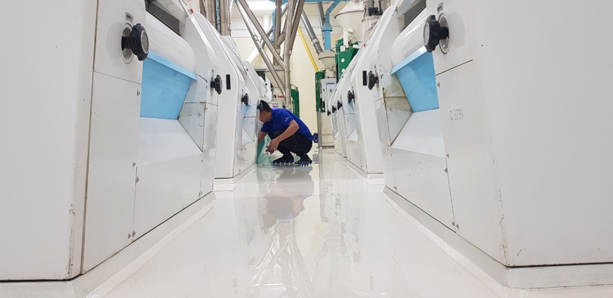 bao-gia-son-epoxy-tu-san-phang-thi-cong-son-san-epoxy-tu-san-phang