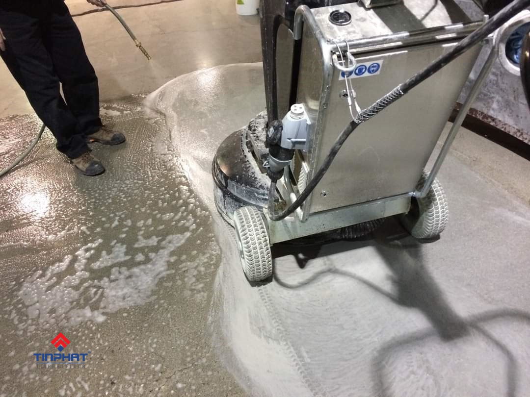 Mài bóng sử dụng máy mài công suất lớn