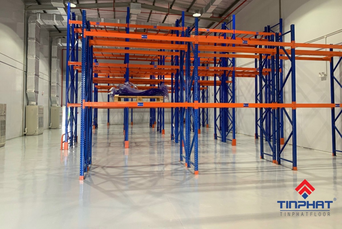 sơn sàn PU không chứa dung môi và có khả năng tự trải phẳng'\