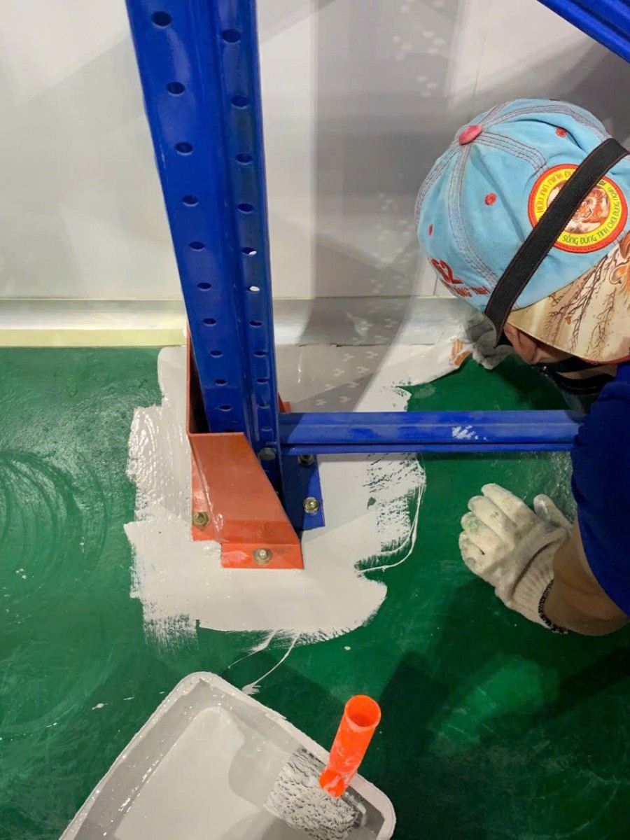 thi-cong-son-san-pu-kho-lanh