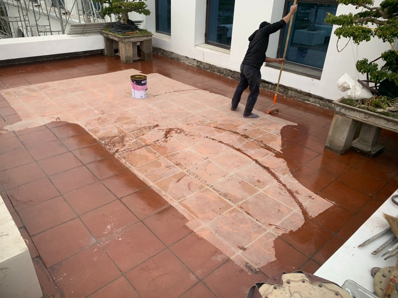 chong-tham-san-thuong-bang-son-epoxy-2