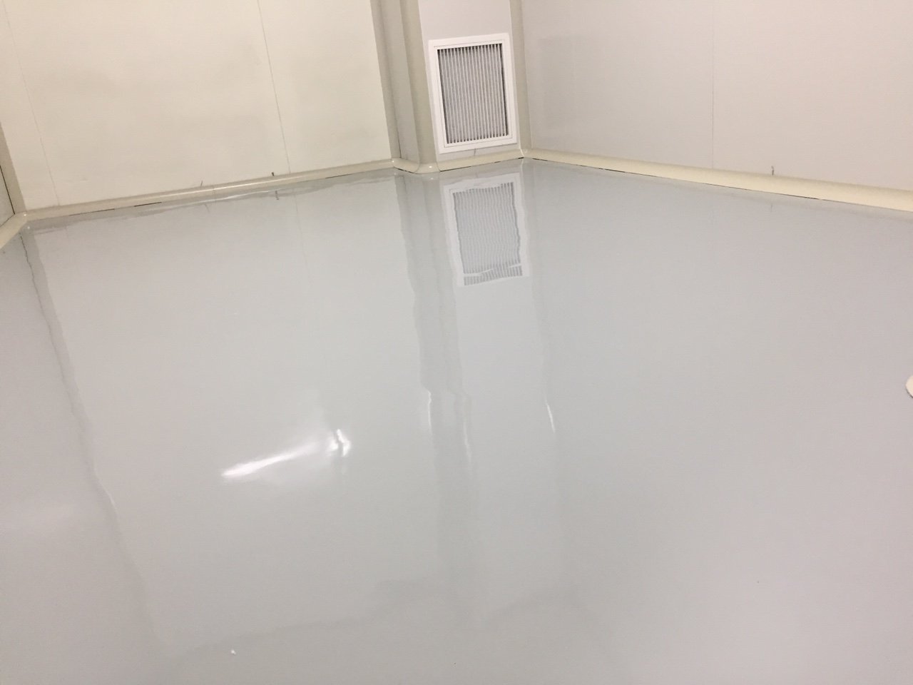 Sơn Epoxy tự san phẳng.