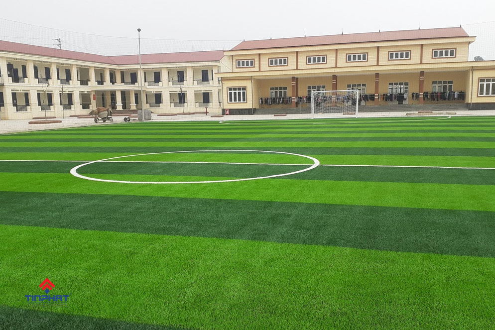 chi phí làm sân cỏ nhân tạo là bao nhiêu