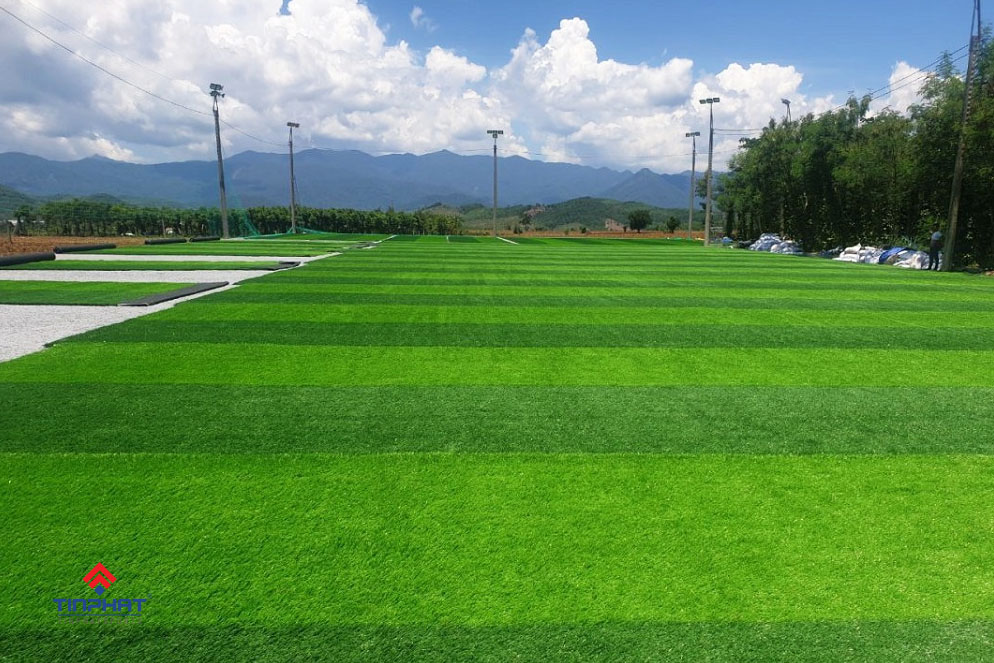 chi phí làm sân cỏ nhân tạo là bao nhiêu