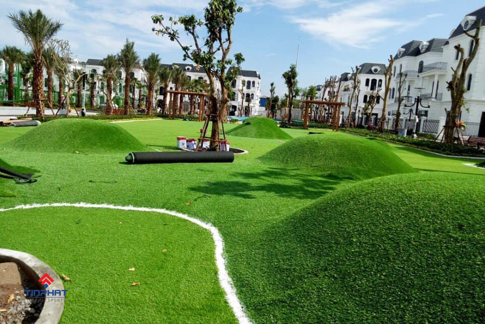chi phí làm sân cỏ nhân tạo là bao nhiêu