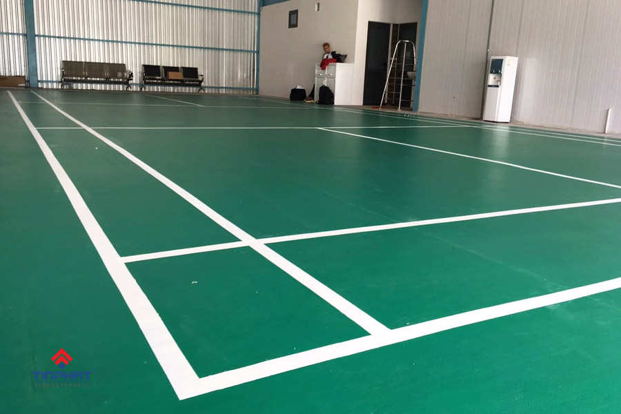 chieu-cao-cua-luoi-san-cau-long-la-bao-nhieu