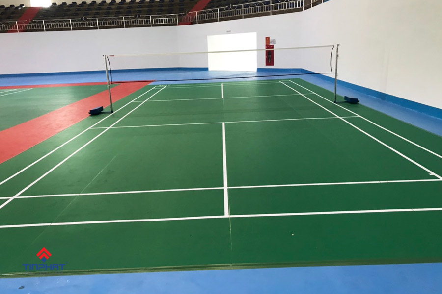 chieu-cao-cua-luoi-san-cau-long-la-bao-nhieu