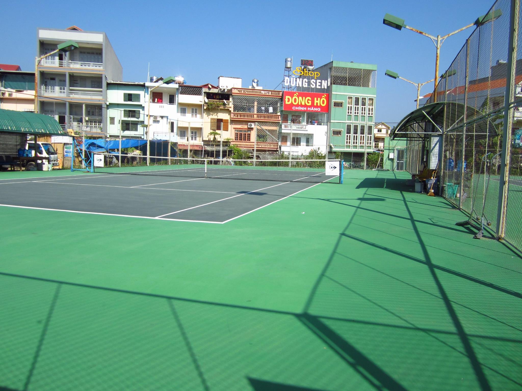 giai-dap-gia-thue-san-tennis-tai-ha-noi-la-bao-nhieu