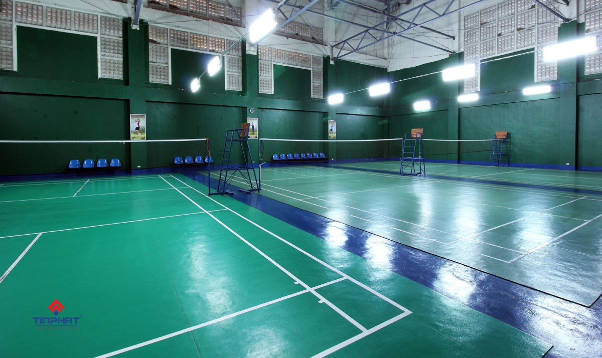 sân cầu lông trong nhà