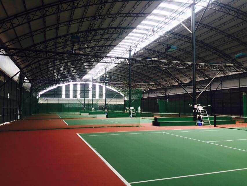 sân tennis có mái che